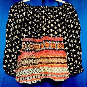 Fleur de lis mid sleeve blouse